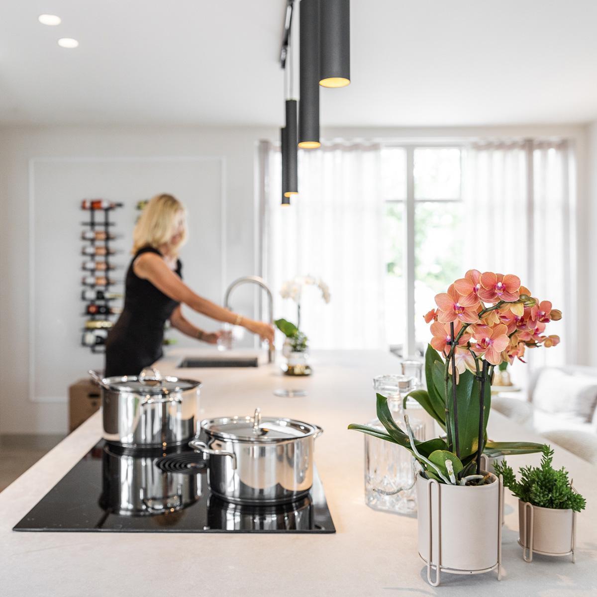 COMBI DEAL van 2 oranje Phalaenopsis orchideeën - Bolzano - potmaat Ø9cm bloeiende kamerplant - vers van de kweker